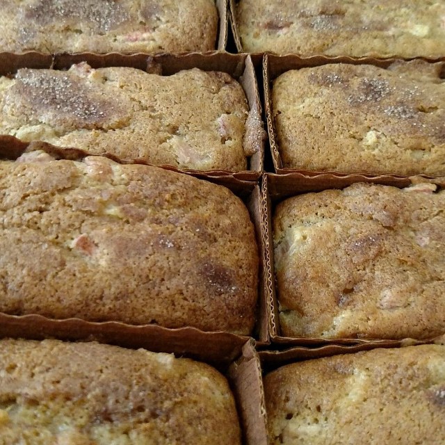 Rhubarb loaf cake