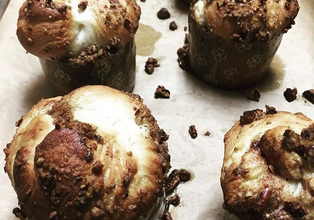Fresh from the oven! Our new cinnamon + pecan mini loaves are making Yali's smell like heaven. Come and grab one before they're all out! #yaliscafe
