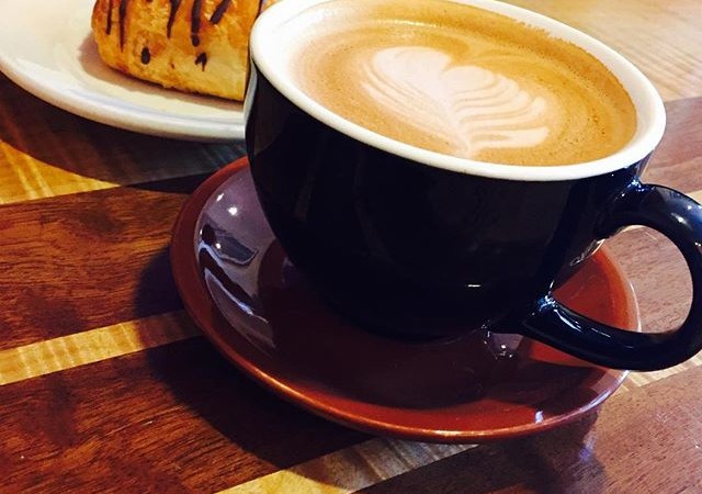 It's cold outside…and we're craving something warm! After a short break, extreme mochas are back at Yali's #cafe!
