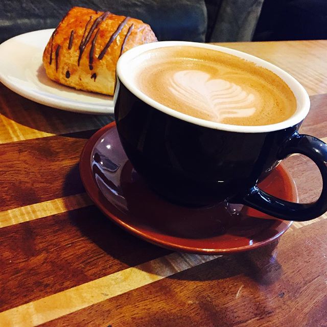 It's cold outside...and we're craving something warm! After a short break, extreme mochas are back at Yali's #cafe!